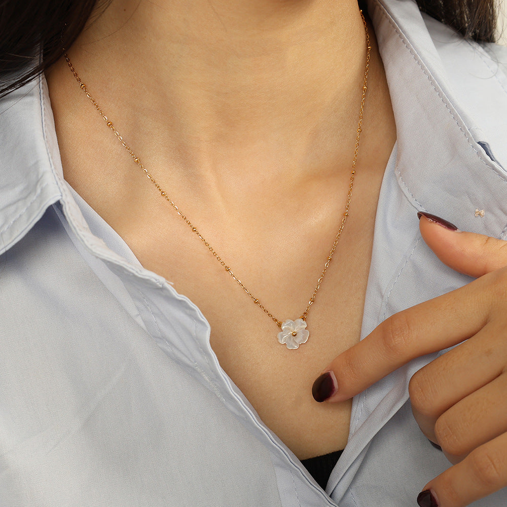 White Shell Flower Necklace – 18K Gold Plated Stainless Steel
